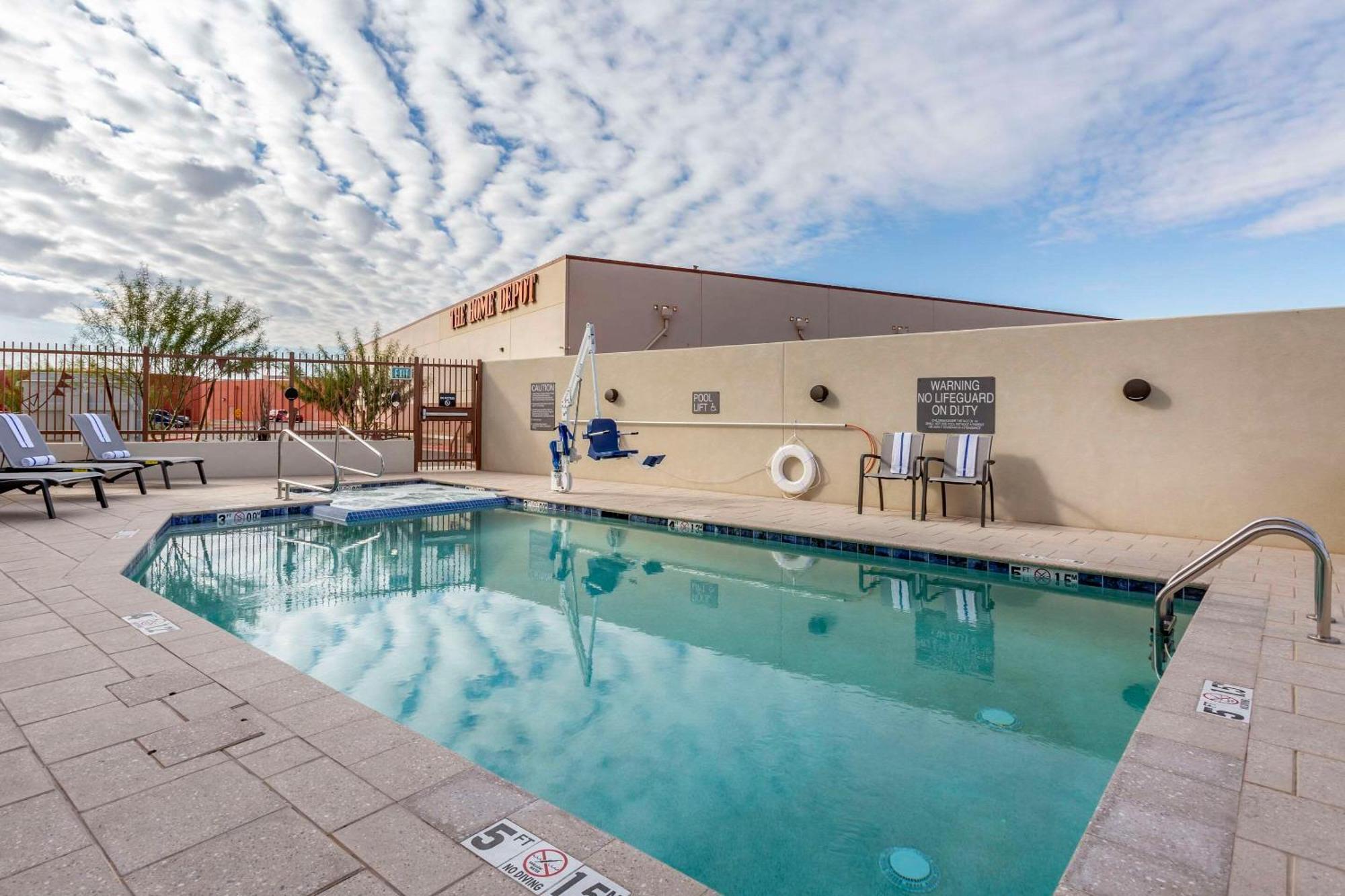 Comfort Suites Scottsdale Talking Stick Entertainment District Exterior foto